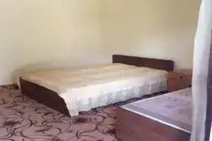Tryohmestnyy nomer ekonom Apartments, Novyjj Afon