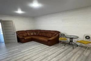 Chetyryohmestnyy nomer prostornyy dvuhkomnatnyy nomer Apartments, Berdyansk