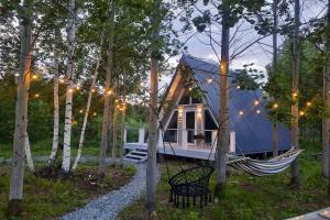 Uyutnyy a-frame svoboda lesa Cottage