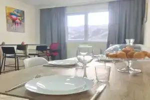 na naberezhnoy Kury Apartments