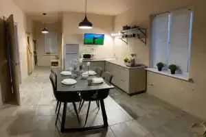 Dom s baney na drovah Cottage, Novorossijsk