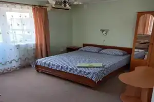Uyutnyy nomer s otdelnym balkonom Apartments, Berdyansk