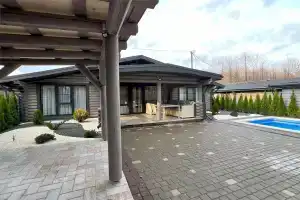 Uezd EliseEva Gostinichniy Kompleks Hotel, Guamka