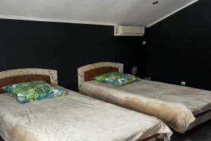 Apartamenty s otdelnym vhodom i dvumya razdelnymi krovatyami, Luga