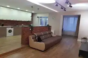 studiya s originalnym dizaynerskim remontom Apartments, Donetsk
