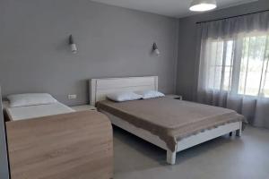 Chetyryohmestnyy nomer uluchshennyy s vidom na more Apartments, Alakhadzi