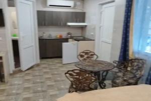 " Kalinina 20 " Nomer lyuks " 6 a " Guest house, Yeysk