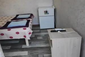 Dvuhmestnyy nomer s 1 krovatyu ekonom Apartments, Adler