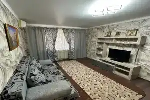 Uyutnaya dvuhkomnatnaya v Ilichyovskom rayone Apartments, Mariupol