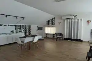 Uyutnye apartamenty u morya, Shirokaya Balka