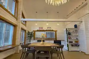 Belyy dom i sosny Cottage, Chaykovsky