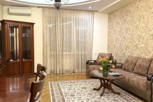 Semeynye apartamenty s 2 spalnyami i s 2 sanuzlami v tsentre, Yerevan