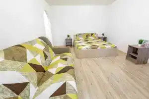 Dvuhkomnatnaya v 2-h ostanovkah ot parka Apartments