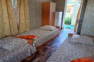 Chetyryohmestnyy nomer uluchshennyy Apartments, Berdyansk