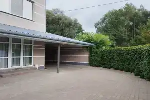 Apartamenty s baney i detskoy ploshchadkoy v prigorode Bresta, Kleiniki
