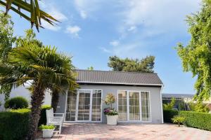 Domik s krasivym dvorom Cottage