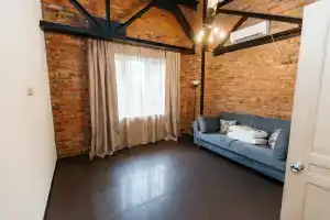 Komnata Apartments, Agudzera