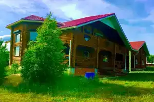 Prozhivanie, otdyh, rybalka na zhivopisnom kurortnom ozere Argazi Cottage
