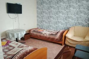 Dvuhmestnyy nomer s 2 otdelnymi krovatyami standart Apartments, Kirillov