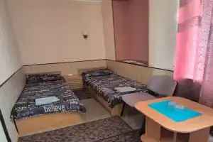 Dvuhmestnyy nomer s 2 otdelnymi krovatyami Standart s razdelnymi krovatyami Apartments, Berdyansk