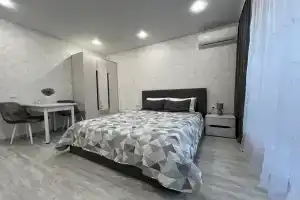 Uyutnaya i chistaya studiya nedaleko ot tsentra Apartments