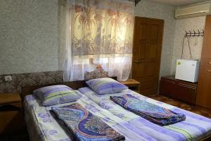 Tryohmestnyy nomer ekonom Apartments, Lazarevskoye