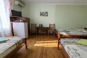 Chetyryohmestnyy nomer standart Apartments, Lazarevskoye