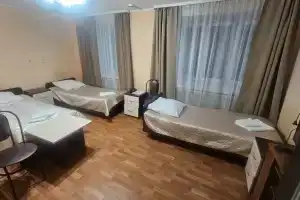 Tryohmestnyy nomer standart Apartments, Mirnyj