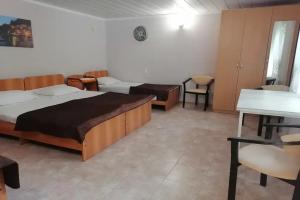 Chetyryohmestnyy nomer chetyrehmestnyy nomer Apartments