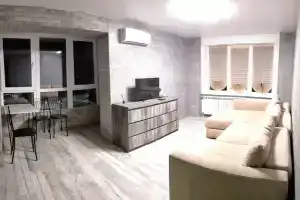 s panoramnym vidom na more i gorod v tsentralnom rayone Apartments, Mariupol