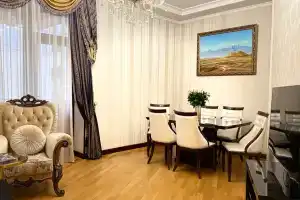 Semeynye apartamenty s 2 spalnyami i vidom na gorod v tsentre, Yerevan