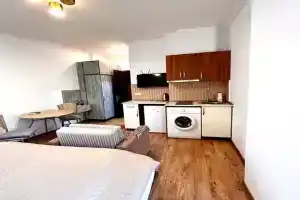 Prostornaya studiya s dvumya balkonami na more i gory Apartments, Makhinjauri