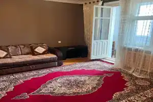 Uyutnaya dvuhkomnatnaya v tsente goroda Apartments, Makhachkala