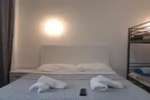 Chetyryohmestnyy nomer standart Apartments
