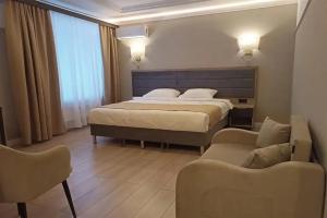 Tryohmestnyy nomer lyuks Apartments, Jefremow