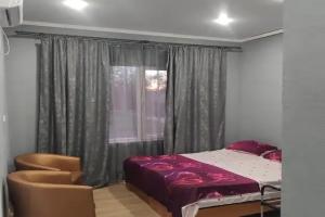Semeynyy nomer nomer s otdelnym vhodom Apartments, Machara