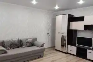 1-komnatnaya komfortabelnaya v tsentre goroda Apartments, Kurchatov