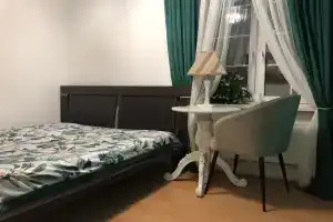 Uyutnaya komnata ryadom s metro Shabolovskaya i Tulskaya Apartments, Moscow