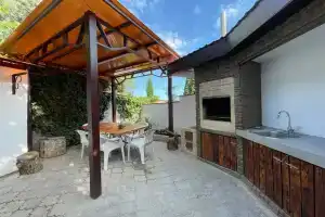 Inzhir Cottage