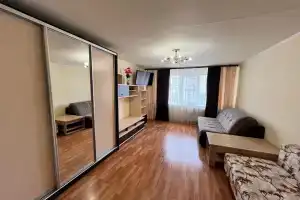 Komfortnaya 3-komnatnaya ryadom s TTs Saturnom Apartments, Chusovaya