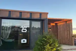 Dom s panoramnymi oknami Cottage, Karvala