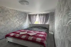 Uyutnaya bolshaya v tsentre goroda Apartments, Mariupol