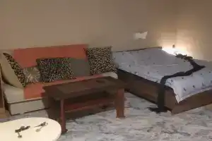 Uyutnaya studiya v samom tsentre.Voda iz krana gor/hol 24/7,nakopitel. Apartments, Donetsk