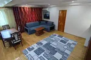 Chetyrehkomnatnaya v tsentrea Apartments, Bishkek