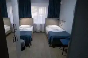Dvuhmestnyy nomer s 2 otdelnymi krovatyami ekonom s udobstvami v bloke na 4 nomera Apartments, Chekhov