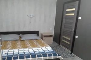 Chetyryohmestnyy nomer uluchshennyy Apartments, Lazarevskoye