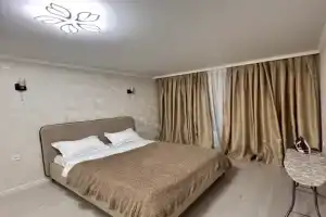 Uyutnaya i novaya naprotiv Areny Apartments, Almaty