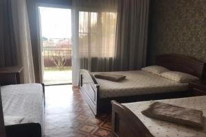 Chetyryohmestnyy nomer s udobstvami Apartments, Alakhadzi