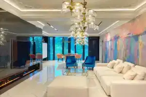 Roskoshnye apartamenty v samom tsentre vozle morya, Sochi