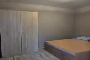 Dvuhmestnyy nomer s 1 krovatyu Malenkaya komnata Apartments, Agudzera